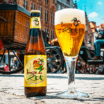 Kit Brugse Zot Blonde & Dubbel + Taça 330ml - De Halve Maan - Imagem 5