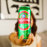 Cerveja Chinesa Tsingtao Premium Lager 4,7% Lata 500ml - Imagem 2